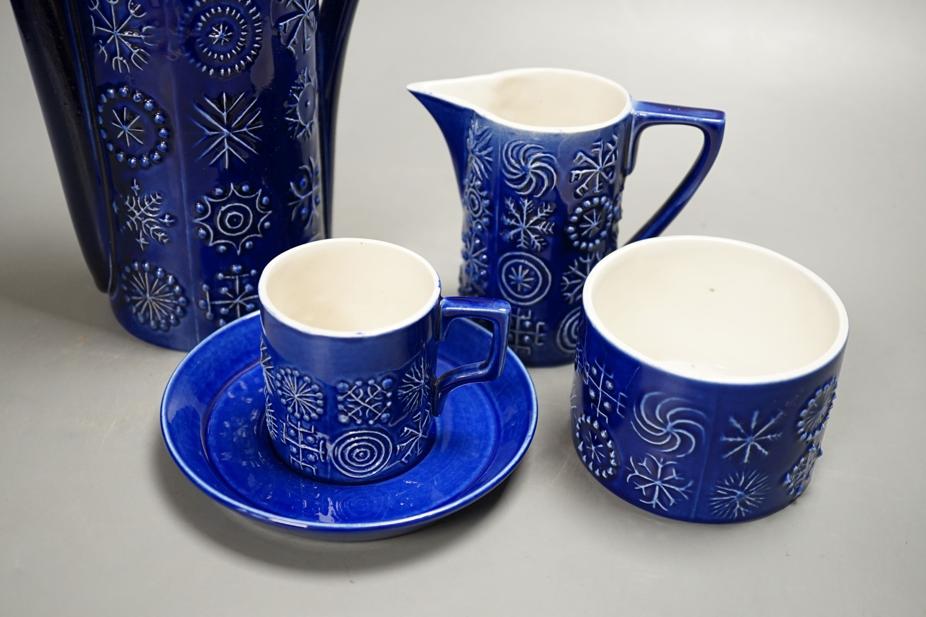 A Portmeirion Totem coffee set, pot 33cm.